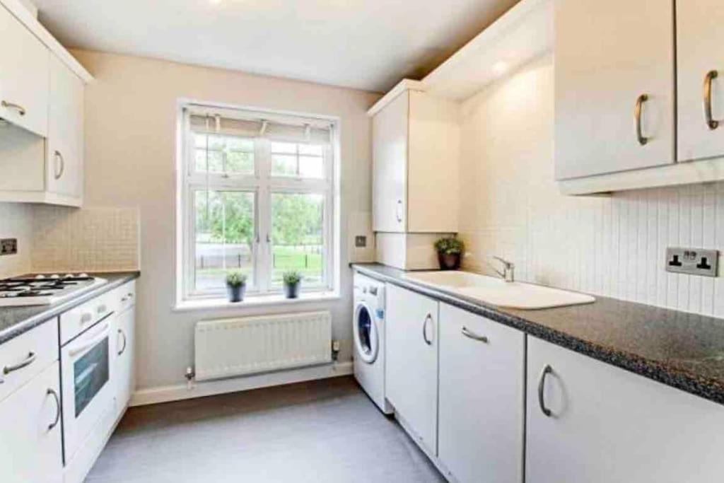 The Wickets - 2 Bedroom Apartment Overlooking Cricket Club Marton-in-Cleveland ภายนอก รูปภาพ