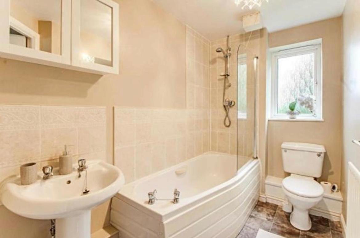 The Wickets - 2 Bedroom Apartment Overlooking Cricket Club Marton-in-Cleveland ภายนอก รูปภาพ