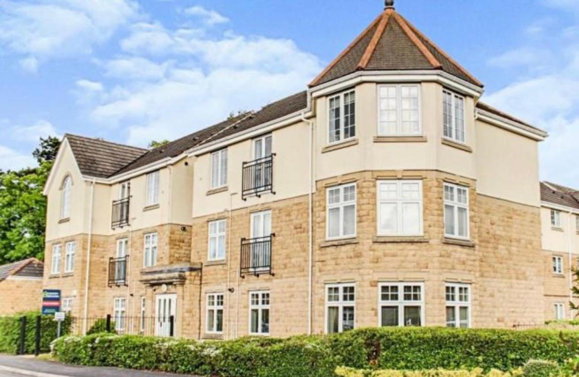 The Wickets - 2 Bedroom Apartment Overlooking Cricket Club Marton-in-Cleveland ภายนอก รูปภาพ
