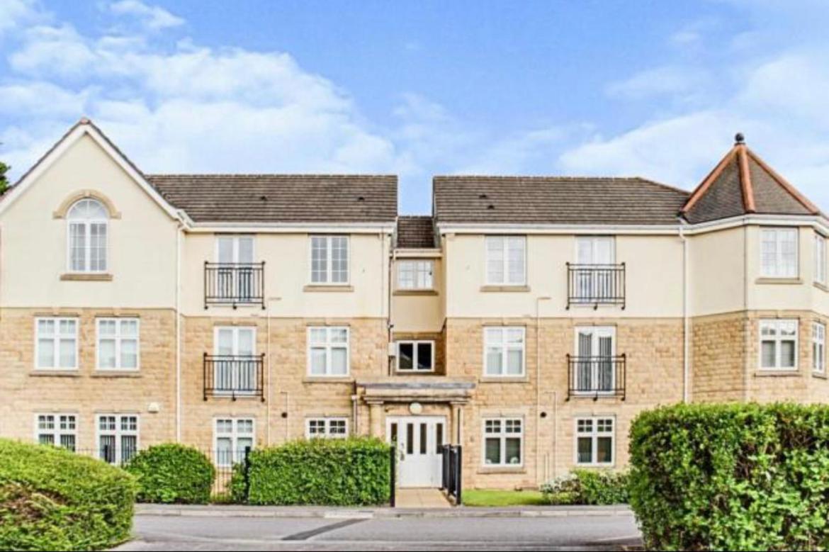 The Wickets - 2 Bedroom Apartment Overlooking Cricket Club Marton-in-Cleveland ภายนอก รูปภาพ
